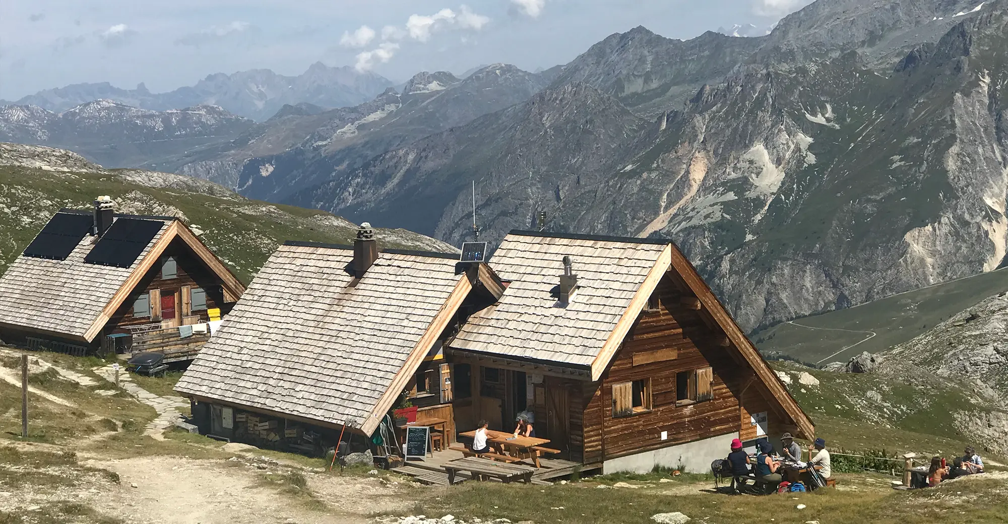 Activité treck en moyenne montagne dans les Monts du Jura et les Alpes
