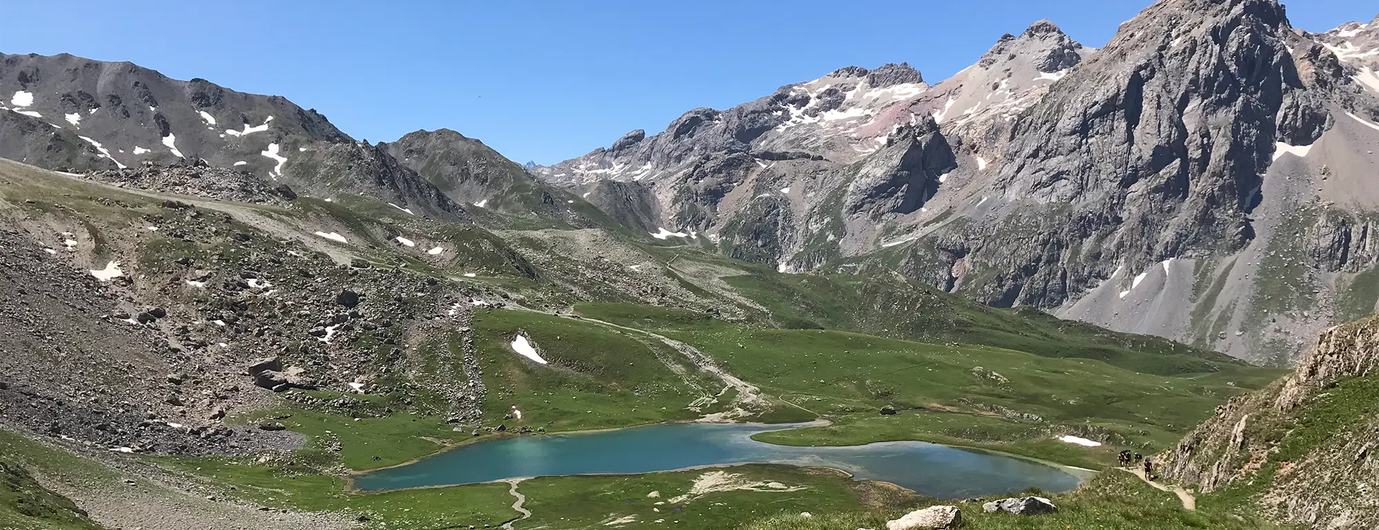 Moyenne montagne du Jura et des Alpes en été