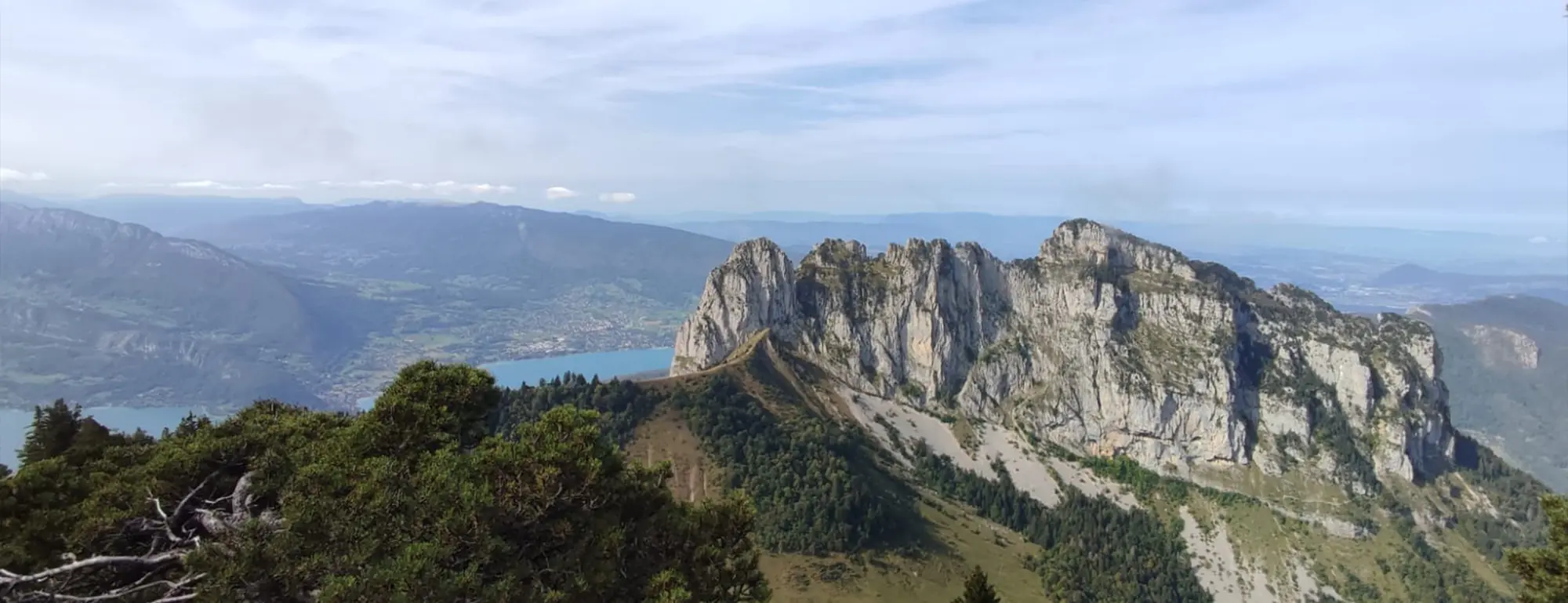 Moyenne montagne du Jura et des Alpes en été
