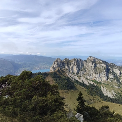 randonnée estivale dans la montagne